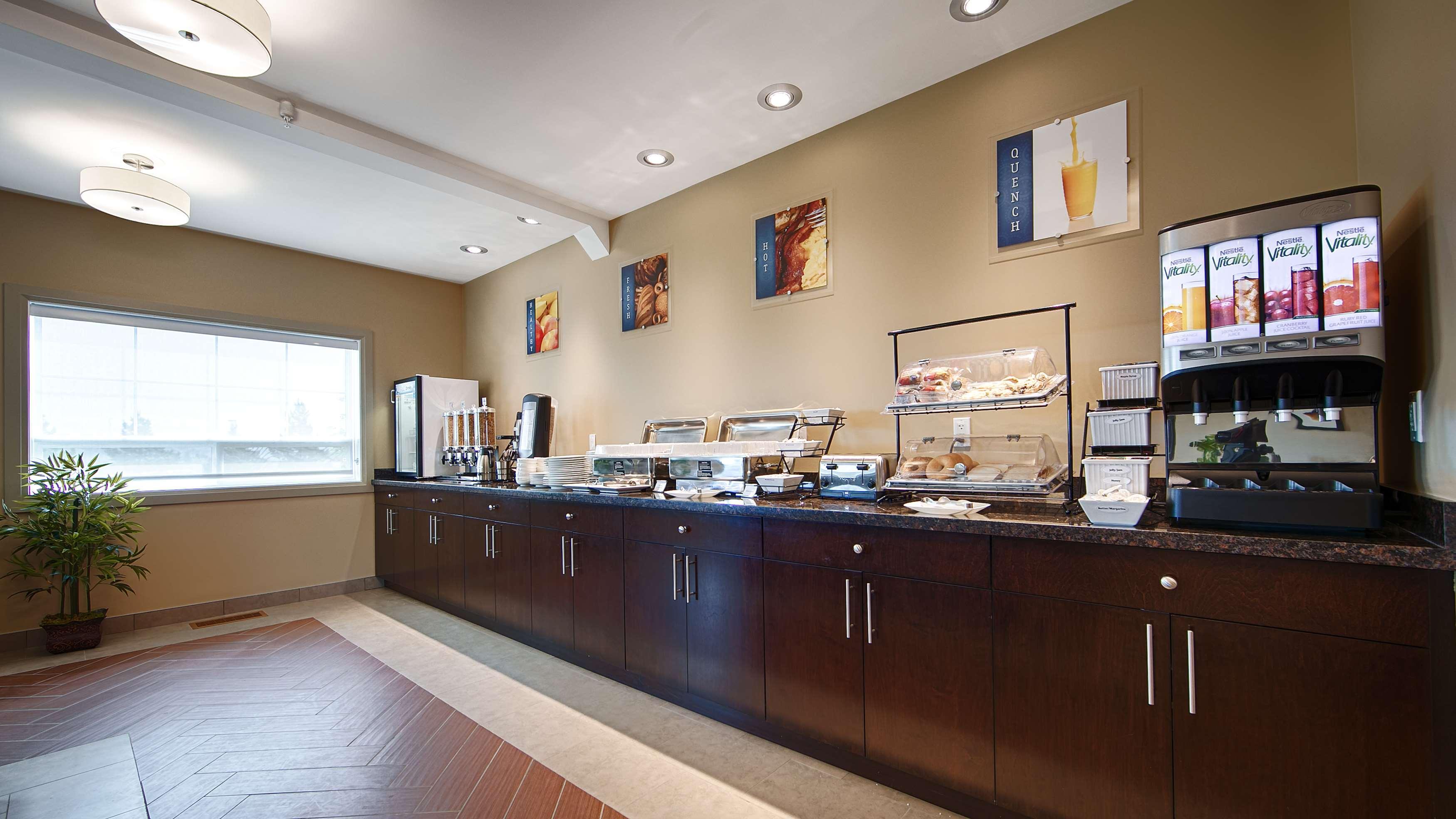 Best Western Plus Peace River Hotel & Suites Bagian luar foto
