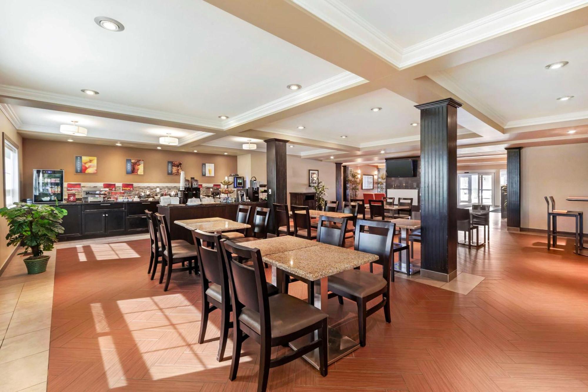 Best Western Plus Peace River Hotel & Suites Bagian luar foto
