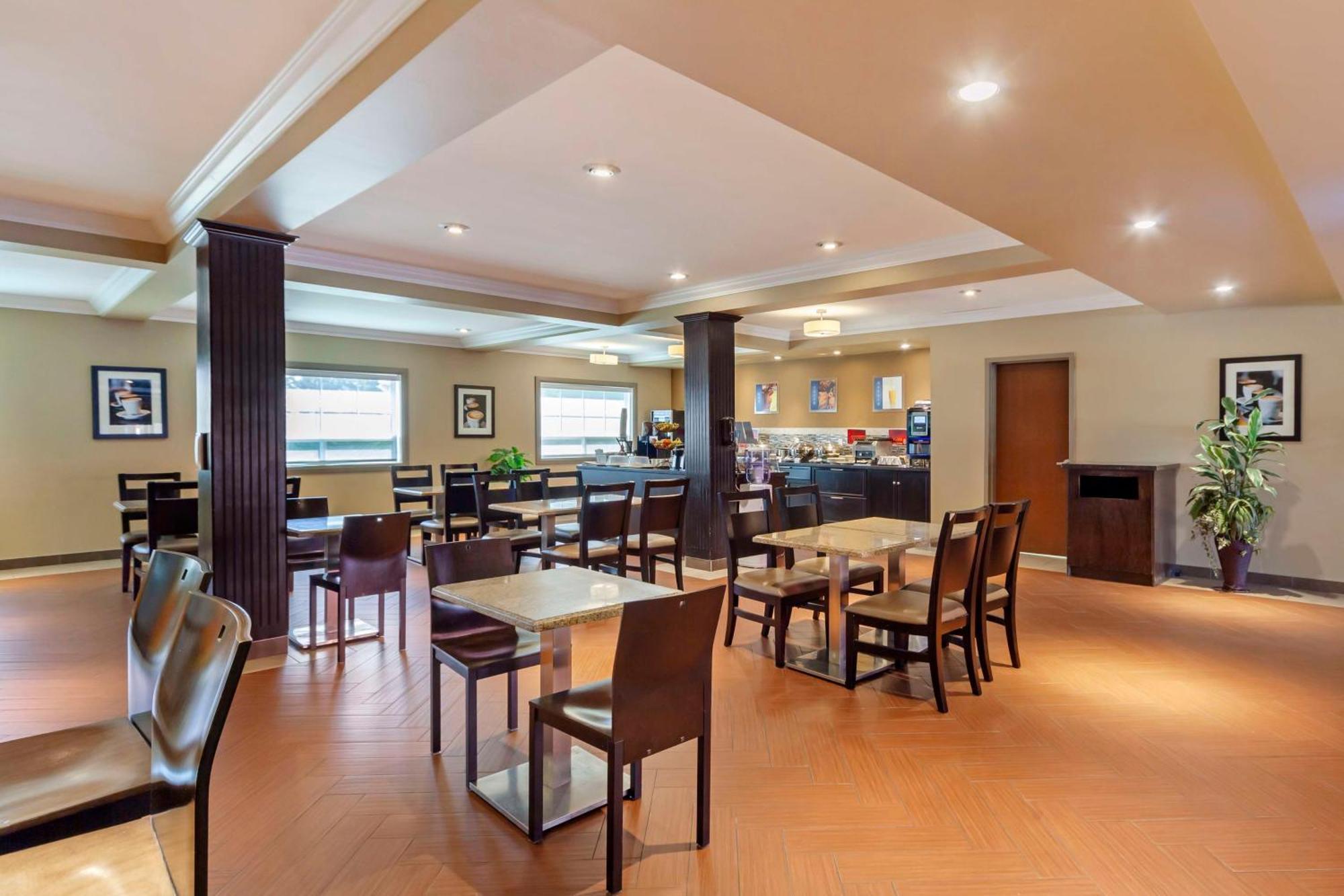 Best Western Plus Peace River Hotel & Suites Bagian luar foto