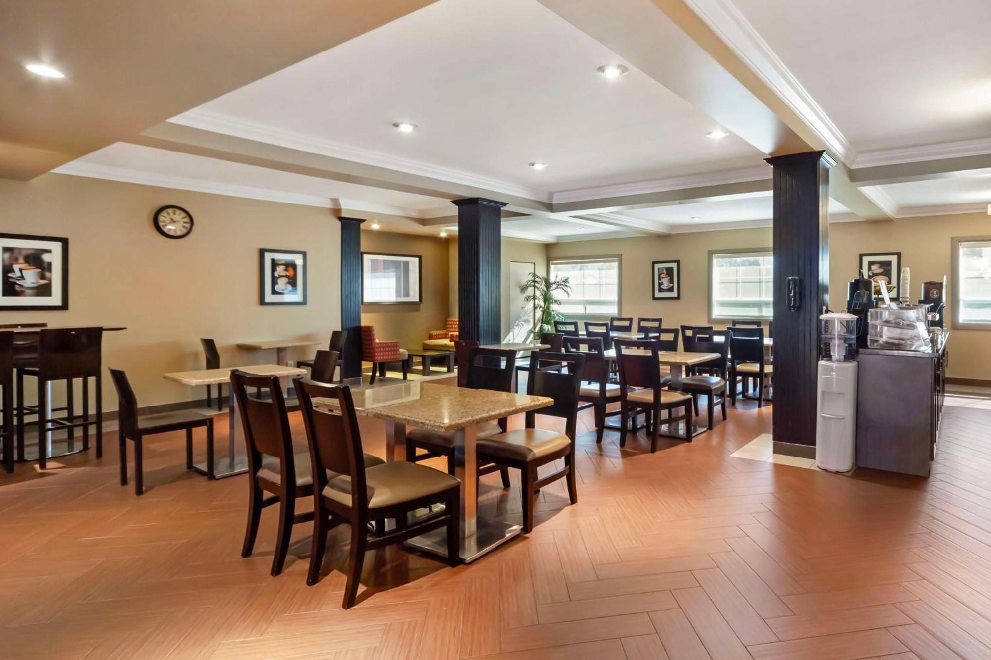 Best Western Plus Peace River Hotel & Suites Bagian luar foto
