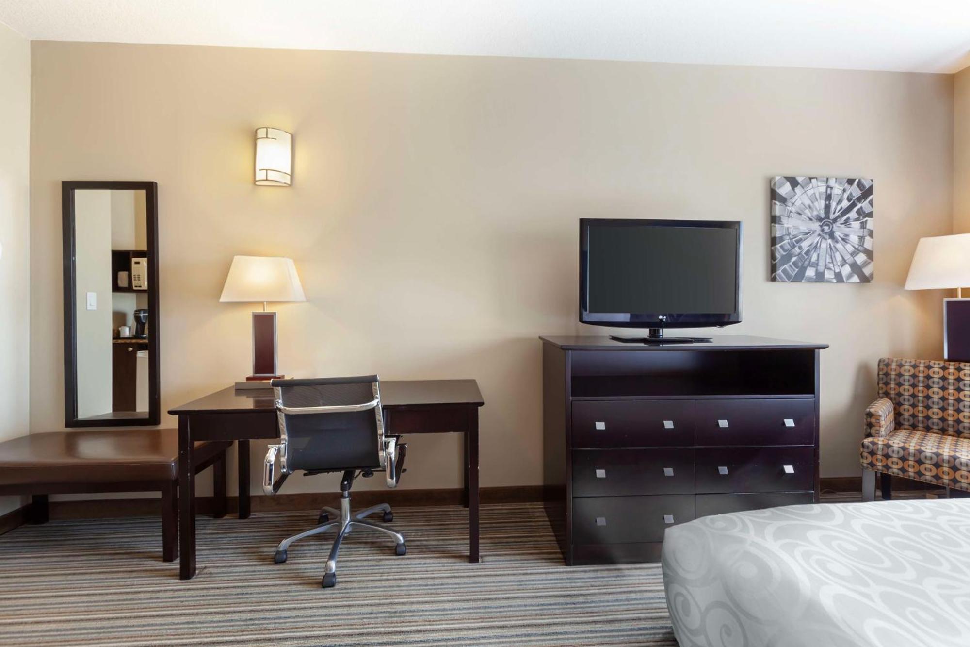Best Western Plus Peace River Hotel & Suites Bagian luar foto