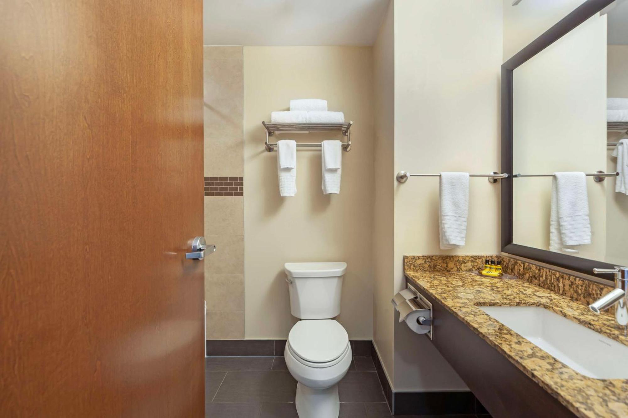 Best Western Plus Peace River Hotel & Suites Bagian luar foto