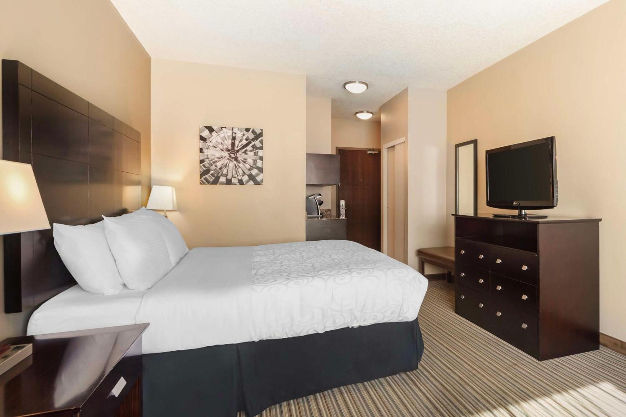 Best Western Plus Peace River Hotel & Suites Bagian luar foto