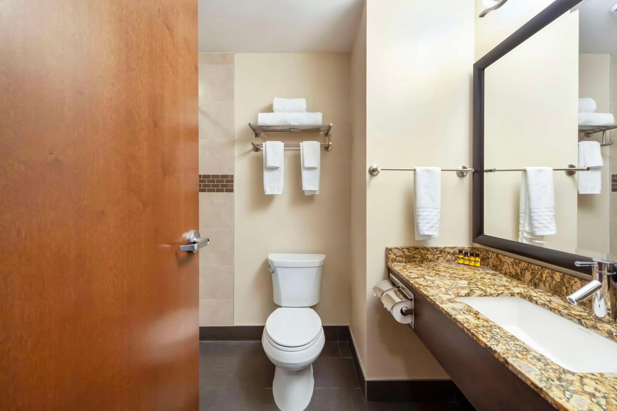 Best Western Plus Peace River Hotel & Suites Bagian luar foto