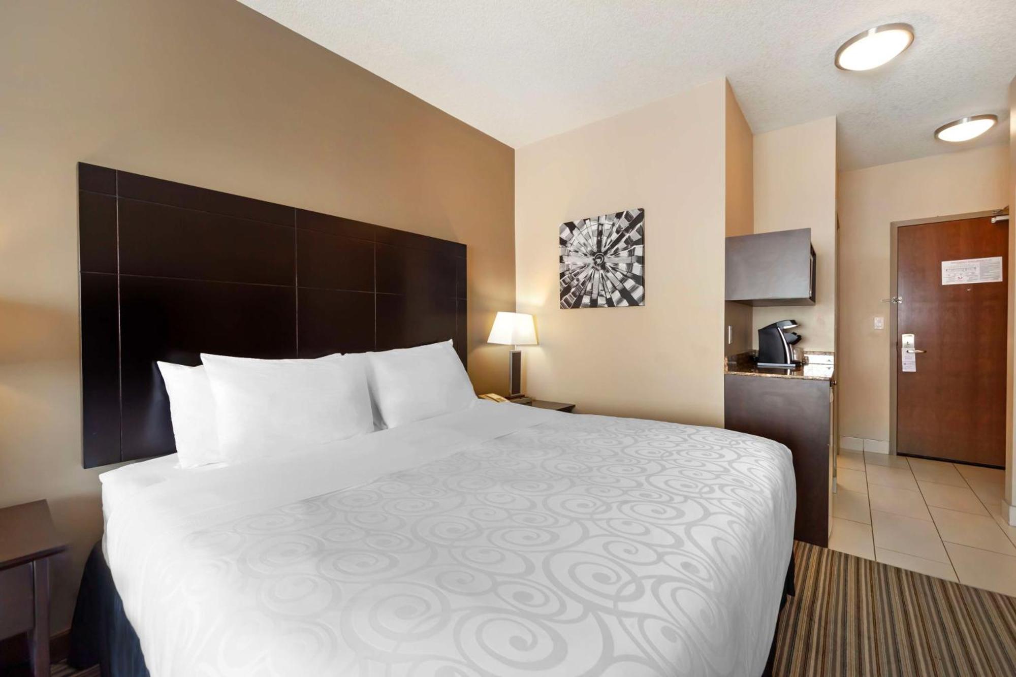 Best Western Plus Peace River Hotel & Suites Bagian luar foto