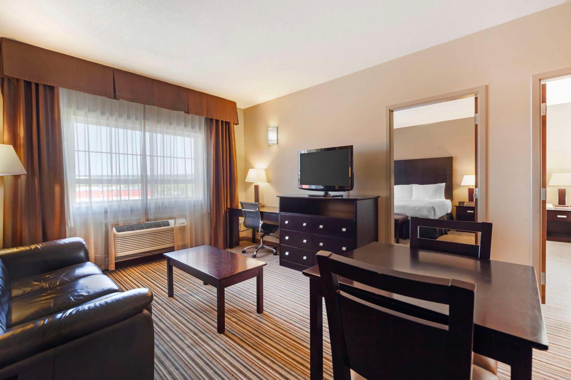 Best Western Plus Peace River Hotel & Suites Bagian luar foto