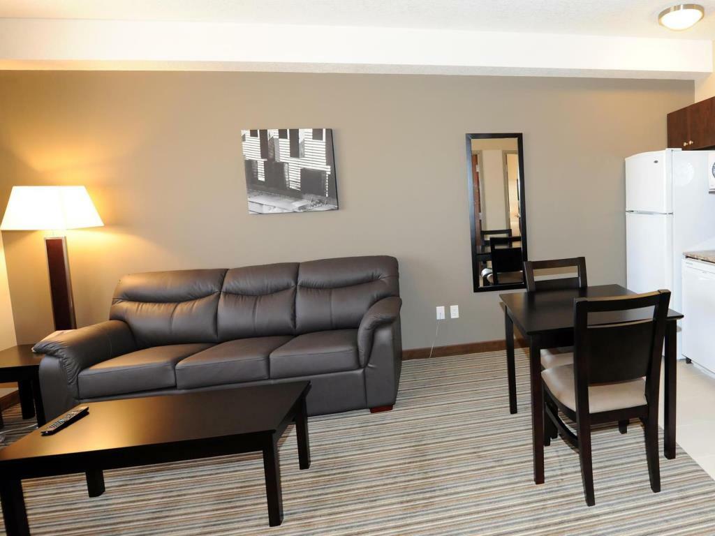 Best Western Plus Peace River Hotel & Suites Bagian luar foto