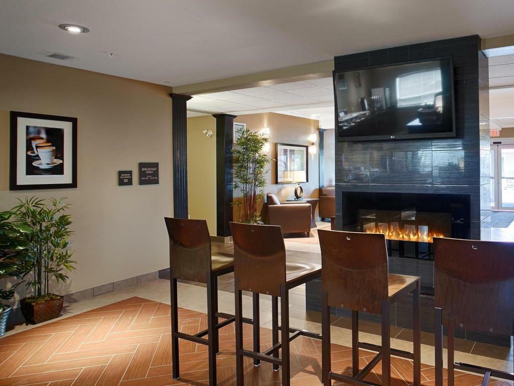 Best Western Plus Peace River Hotel & Suites Bagian luar foto